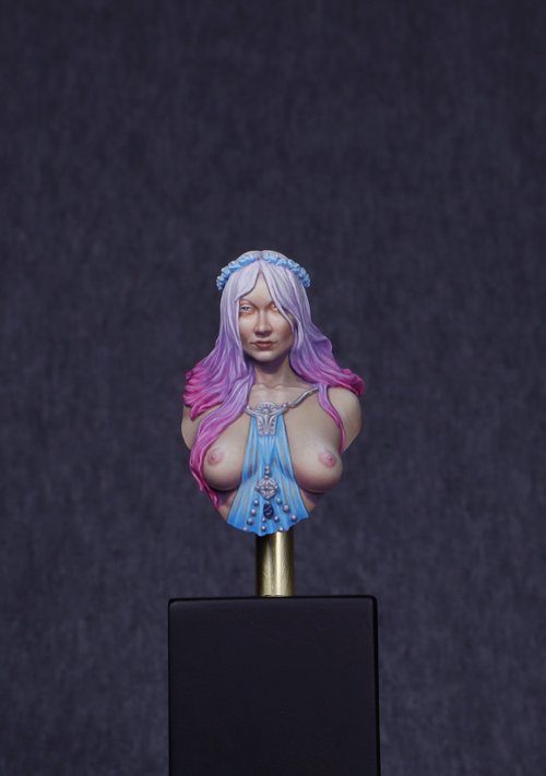 Titiania bust