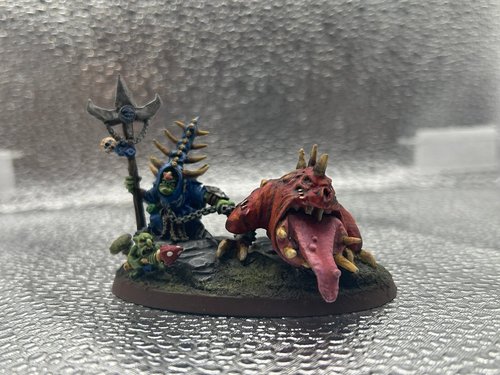 Blue loonboss with giant cave squig
