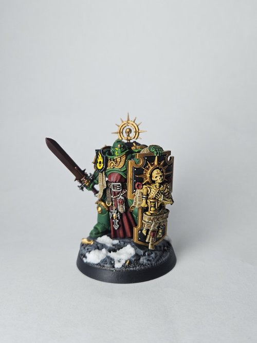 Salamander Captain with Relic Shield