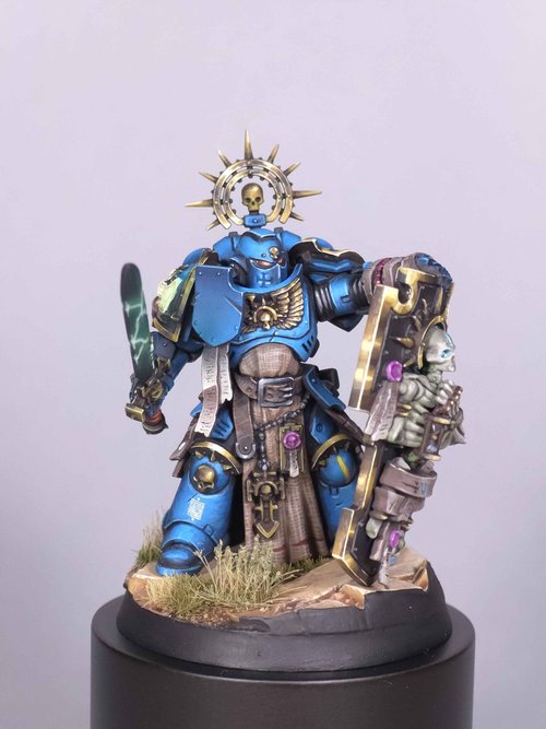 Ultramarine Captain with Relic Shield