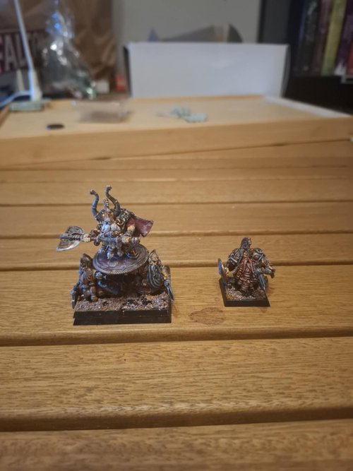 Dwarf lord with shieldbearers