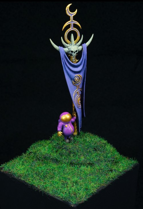 Slaanesh Standard Bearer