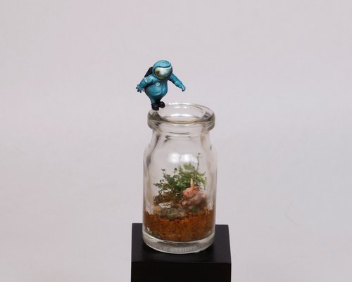 The astronaut in wonderland
