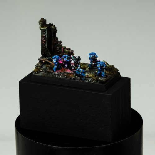 Squad of tiny Ultramarines